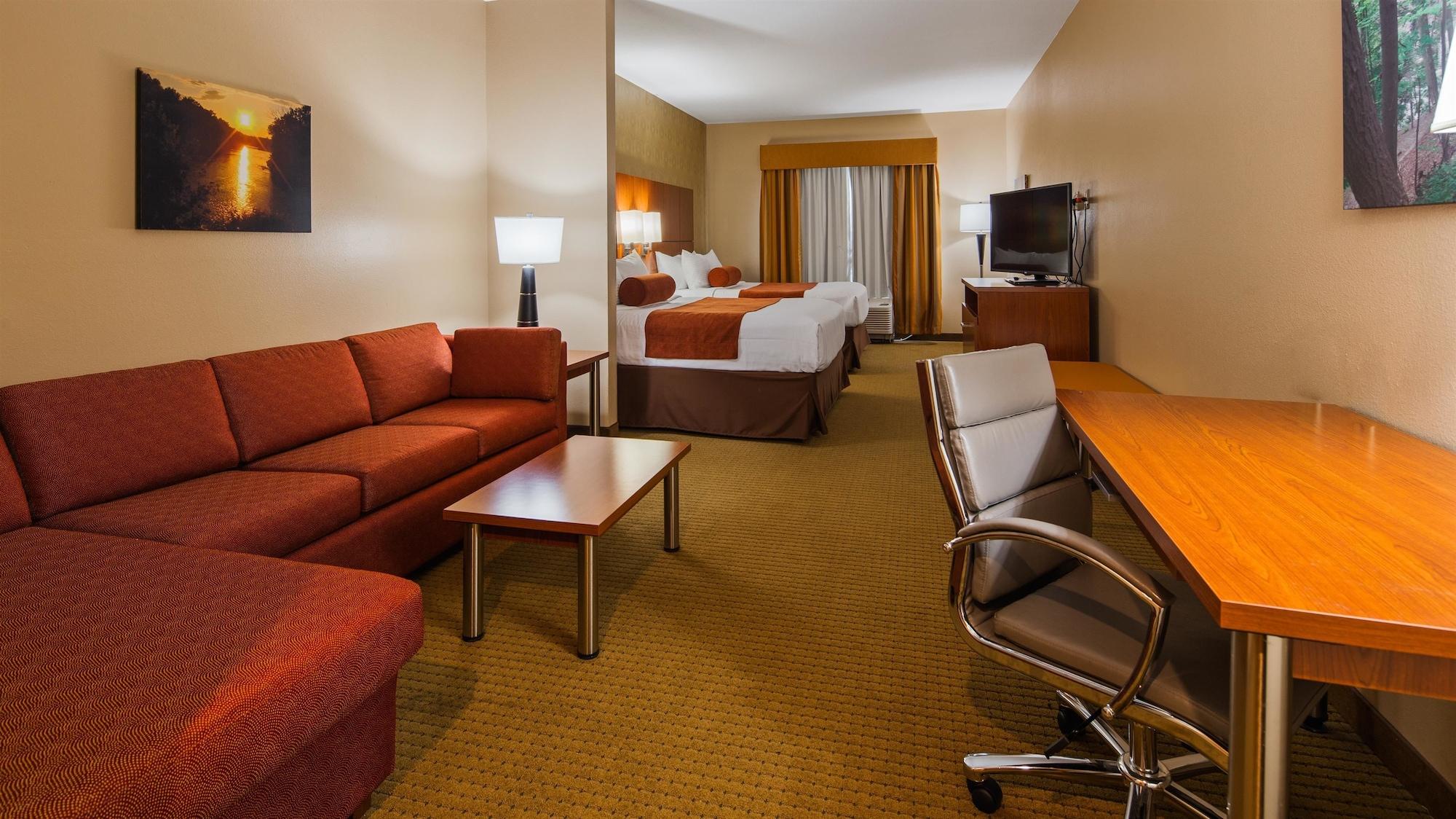 Best Western Plus Finger Lakes Inn & Suites Кортленд Экстерьер фото