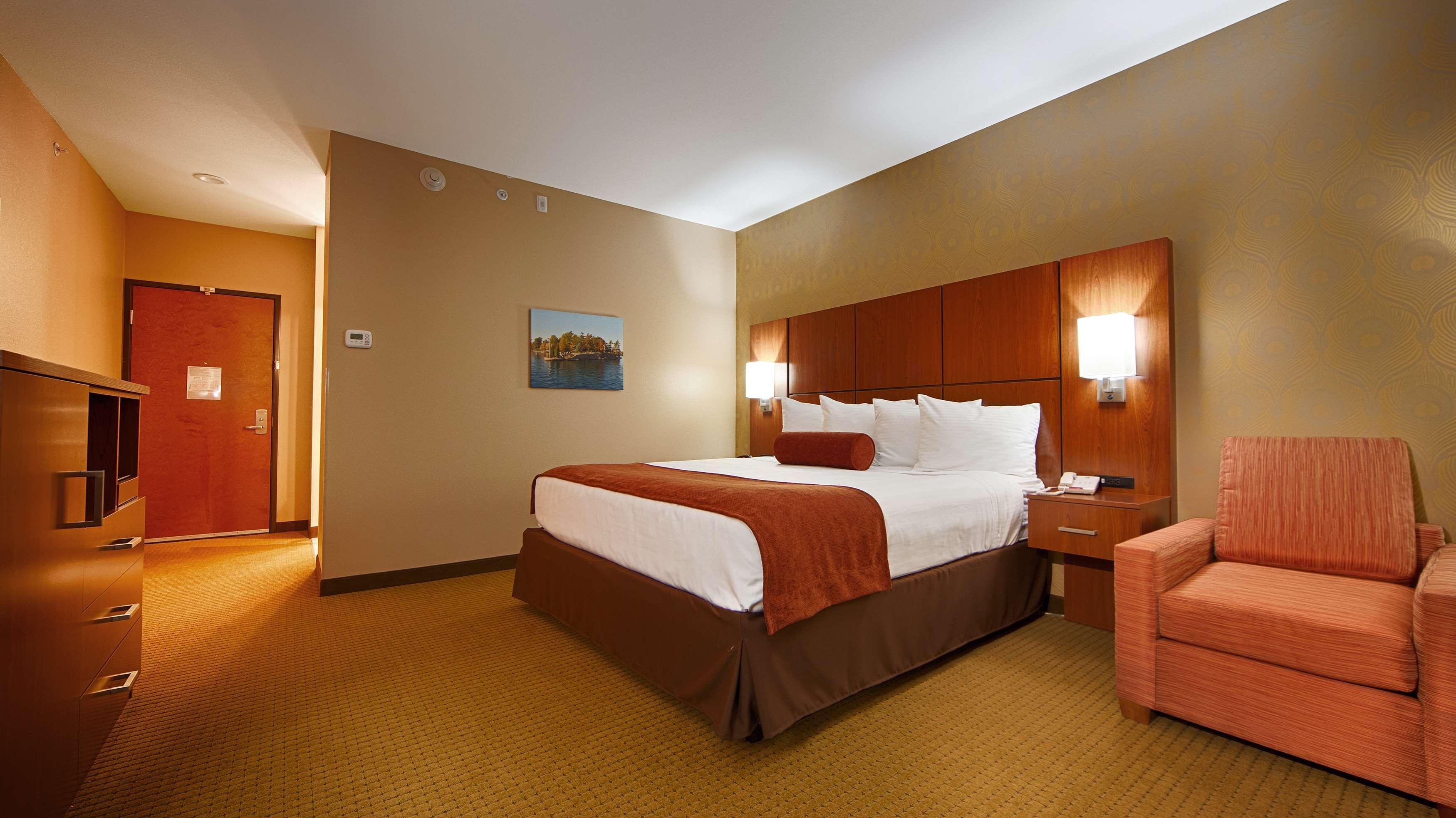 Best Western Plus Finger Lakes Inn & Suites Кортленд Экстерьер фото