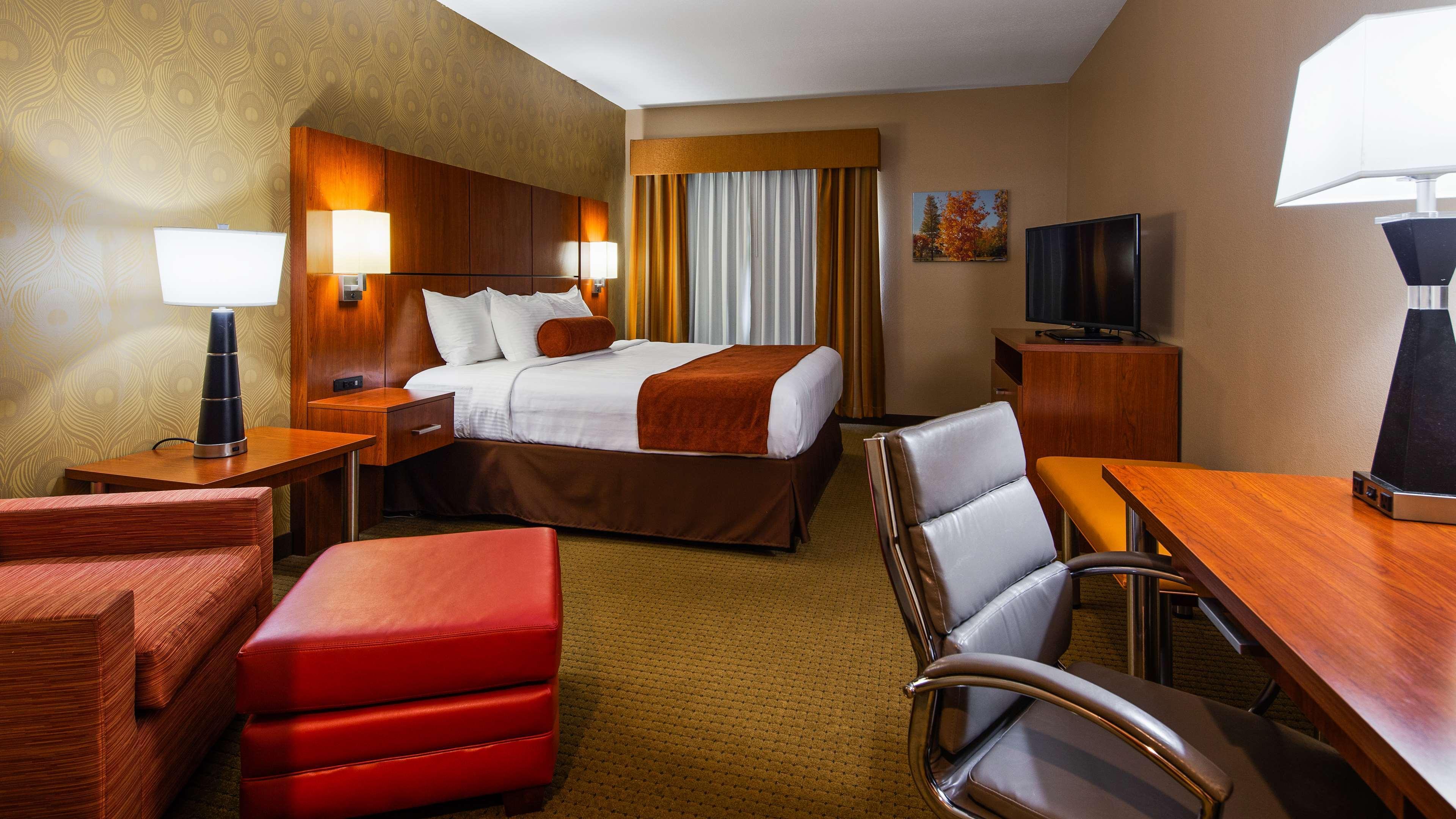 Best Western Plus Finger Lakes Inn & Suites Кортленд Экстерьер фото
