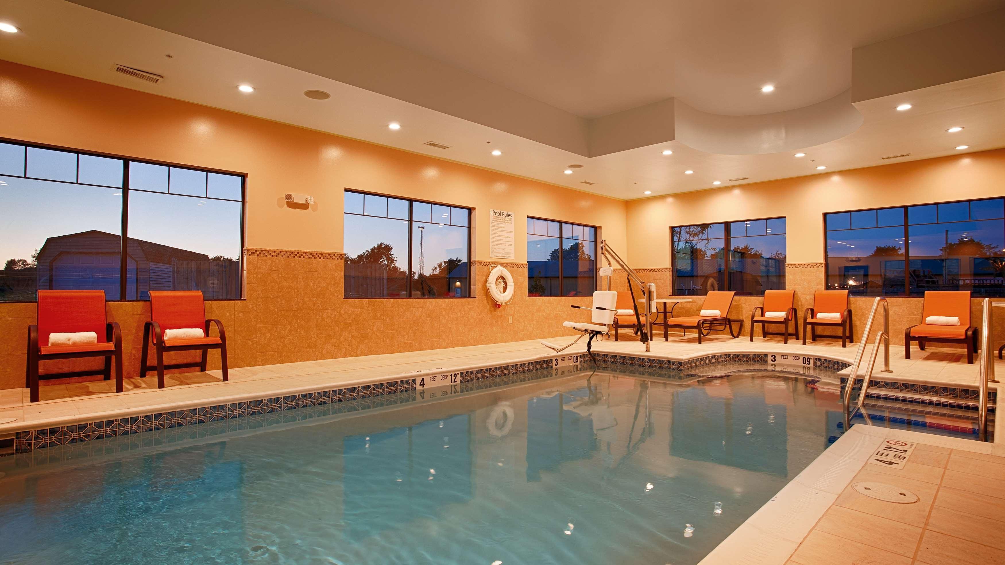 Best Western Plus Finger Lakes Inn & Suites Кортленд Экстерьер фото
