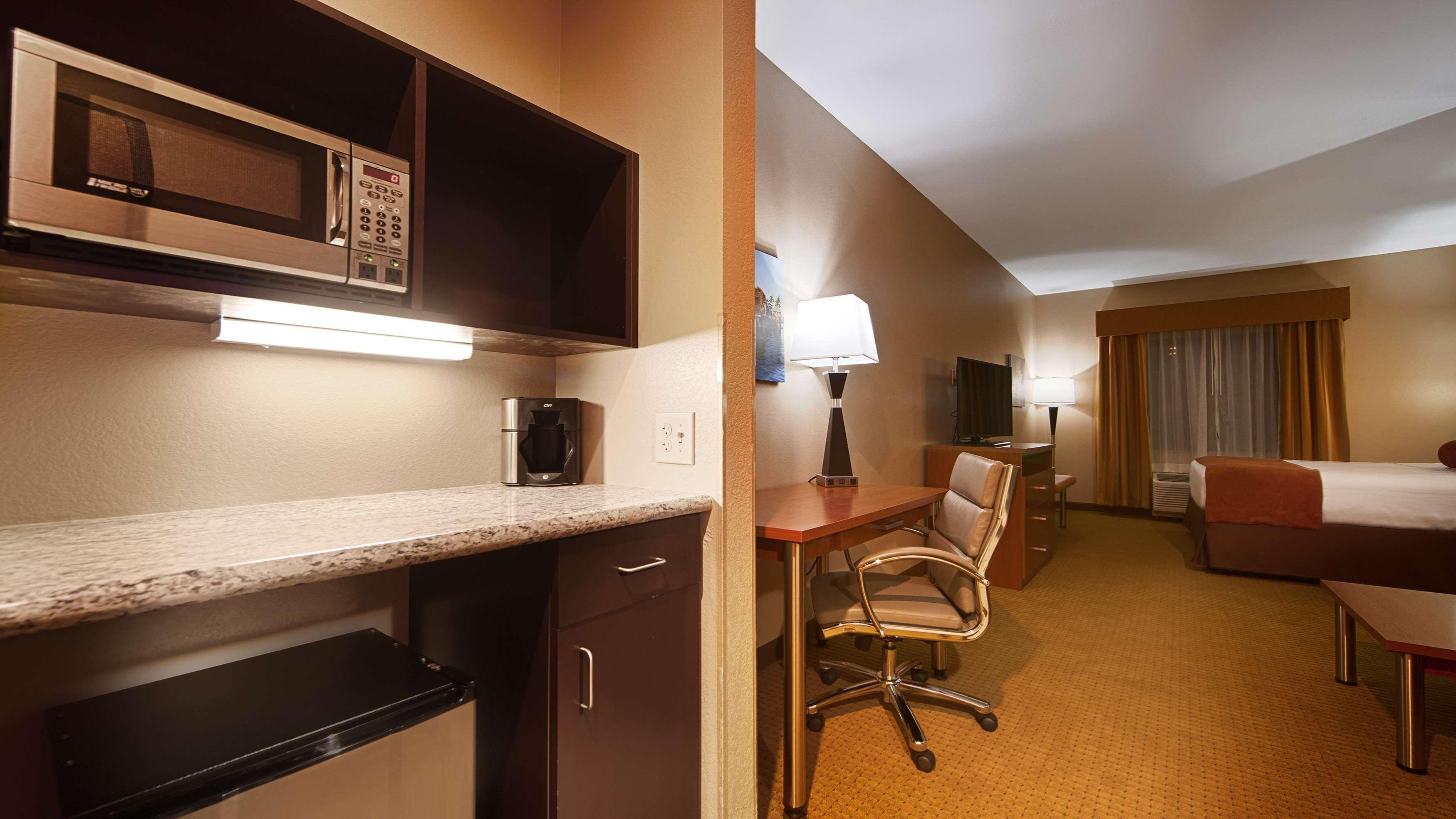 Best Western Plus Finger Lakes Inn & Suites Кортленд Экстерьер фото