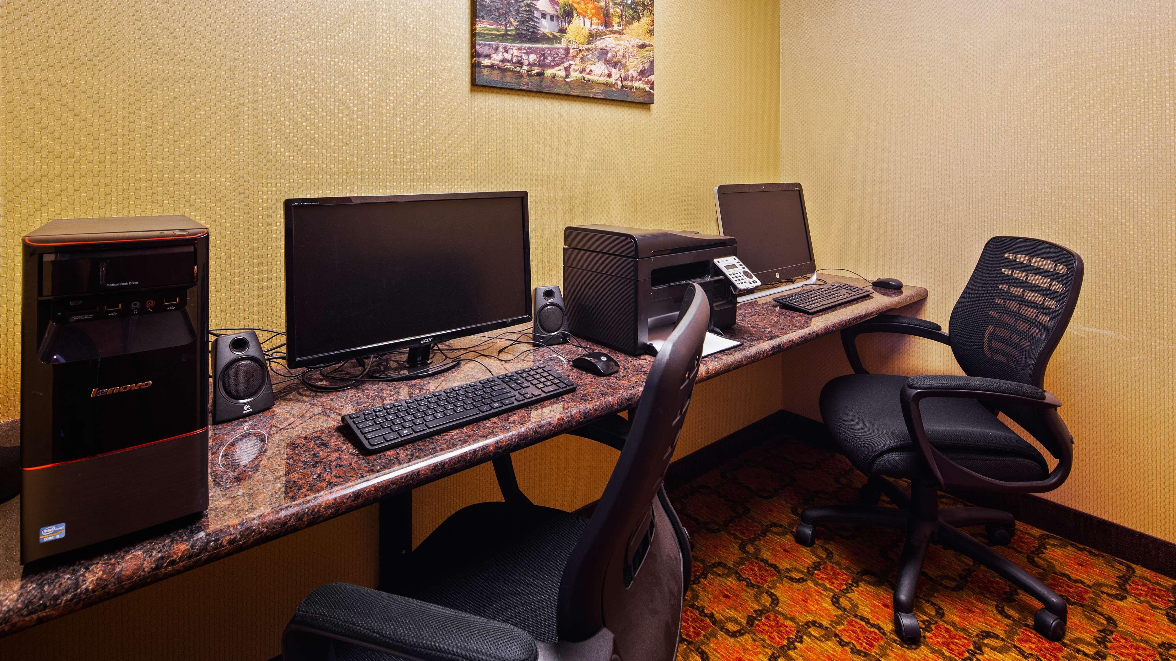 Best Western Plus Finger Lakes Inn & Suites Кортленд Экстерьер фото