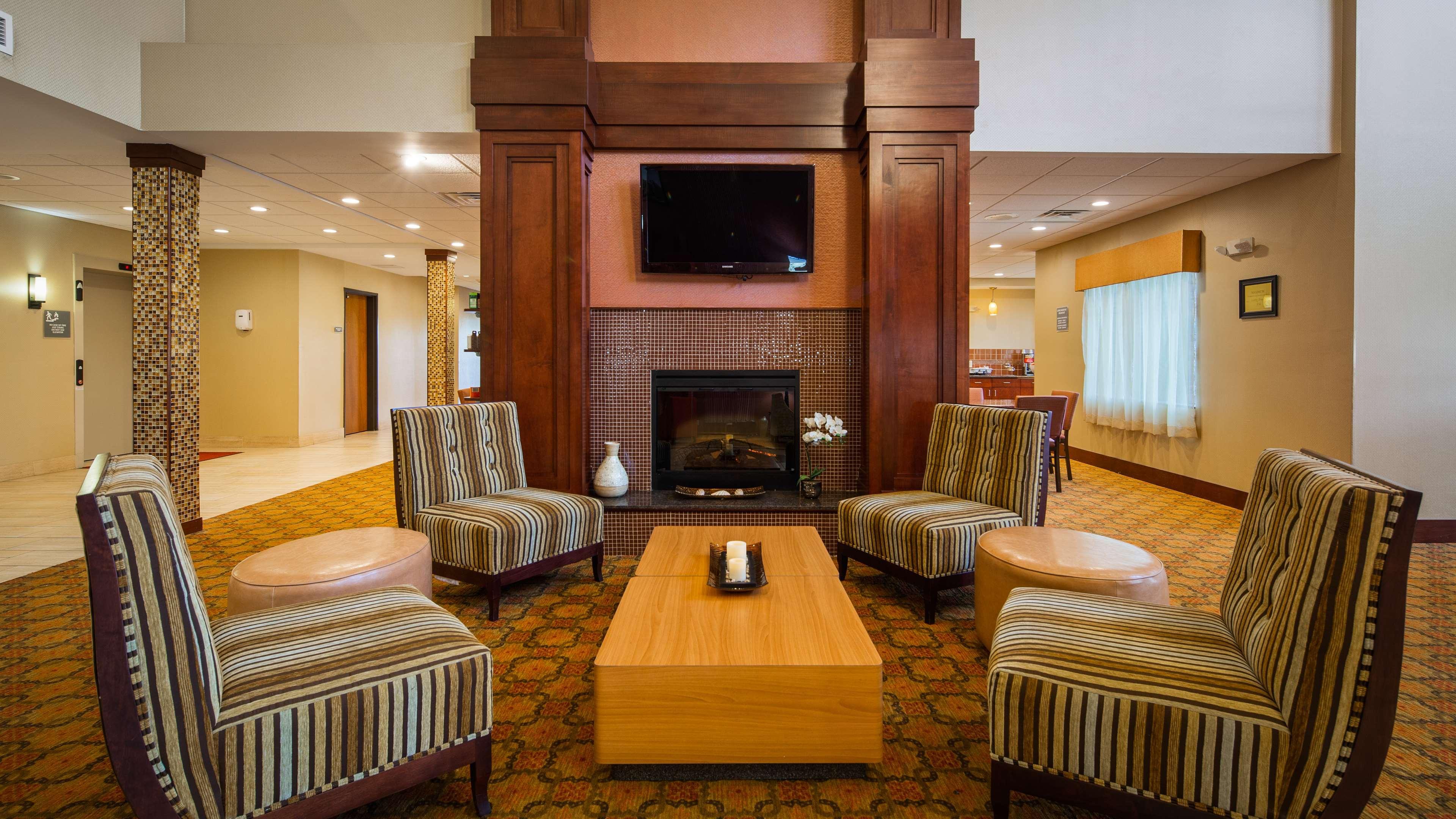 Best Western Plus Finger Lakes Inn & Suites Кортленд Экстерьер фото