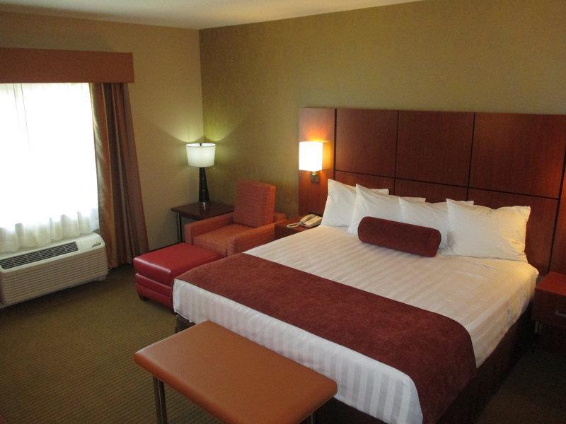 Best Western Plus Finger Lakes Inn & Suites Кортленд Номер фото