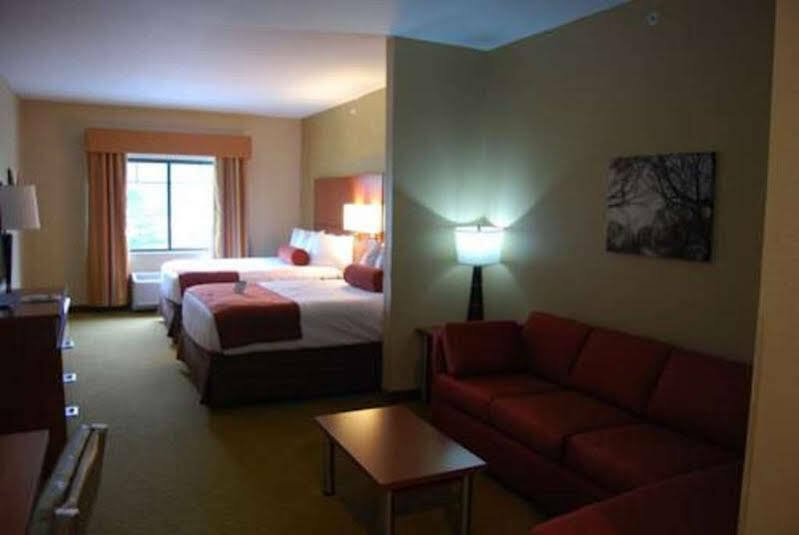 Best Western Plus Finger Lakes Inn & Suites Кортленд Экстерьер фото
